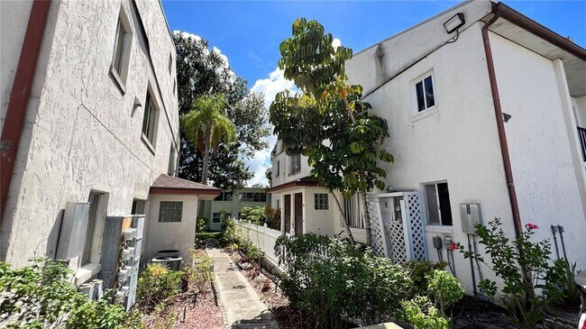 Building Photo - 632 Pavare Ct