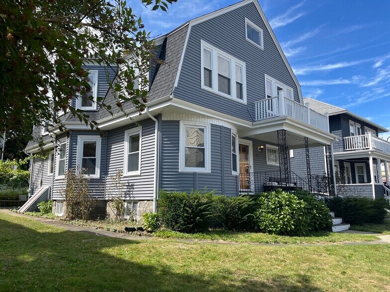 Primary Photo - 25 Bradwood St