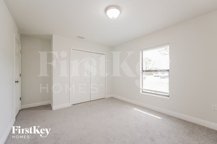 Building Photo - 3200 SE 5th St