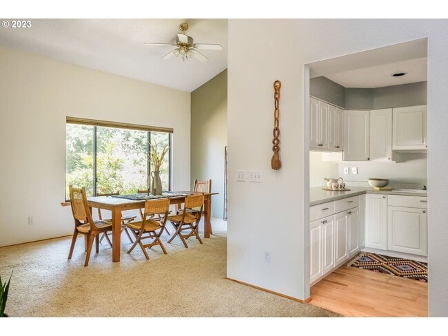 Building Photo - 2Bd/2Ba Second Floor Condo in SE with Washer & Dryer, 2 Car Dethatched Garage and a Serene Courty...