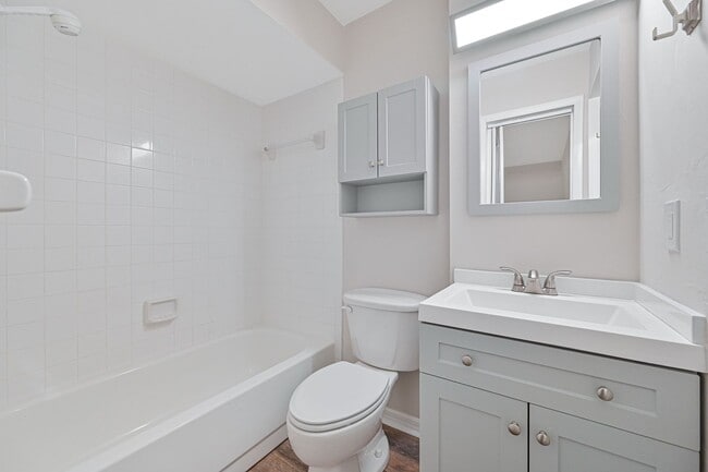 Building Photo - NOW AVAILABLE - Cozy Condo in Cross Creek - Golf Community!