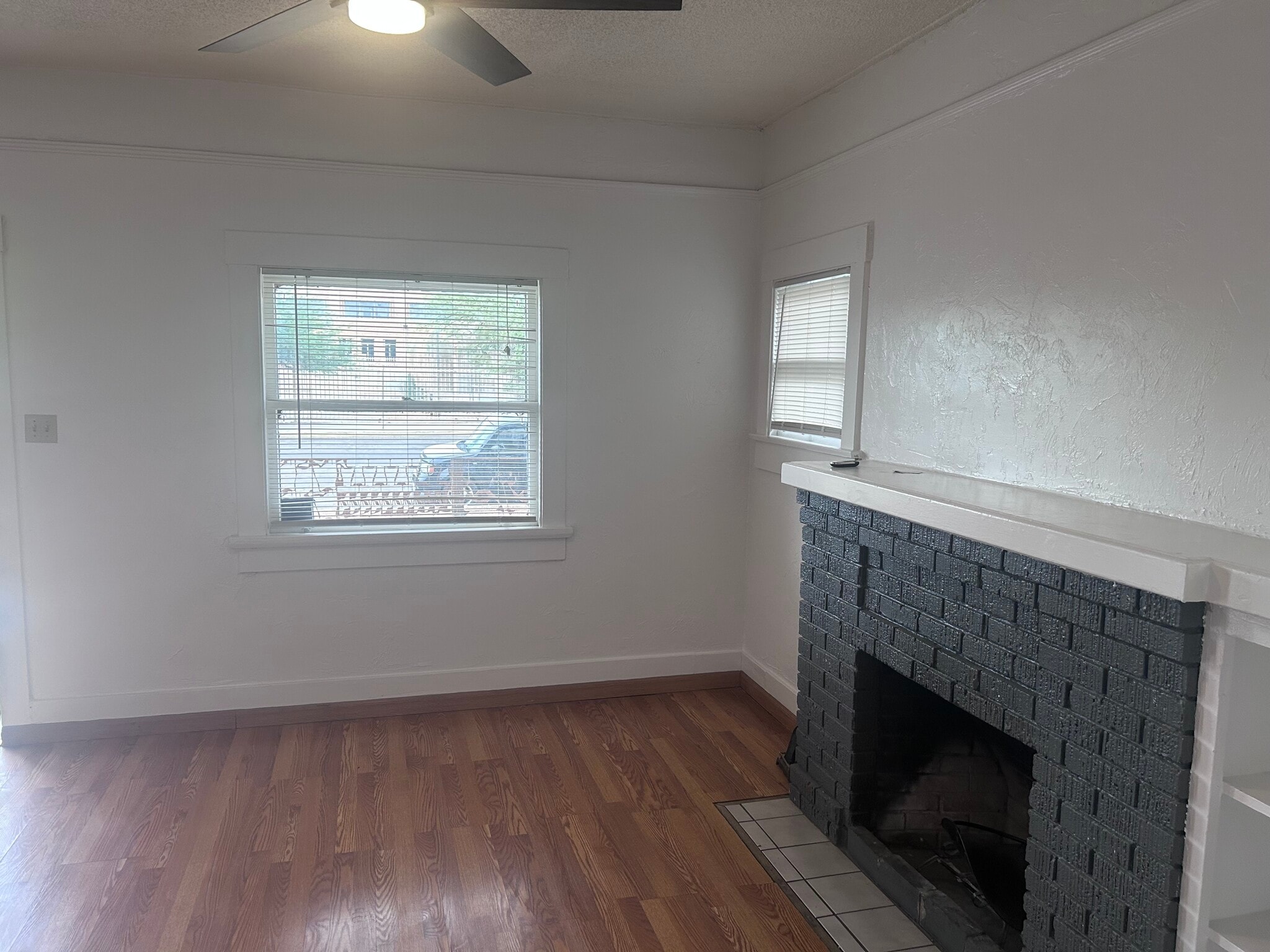 Fireplace in living room - 616 E 8th St