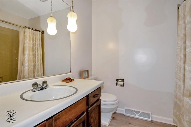 Building Photo - 18 Laurel Ln