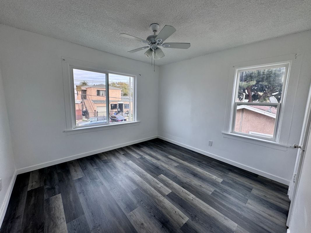 Building Photo - 858 W 88th St