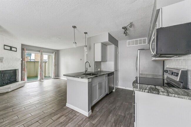 Building Photo - 250 El Dorado Blvd