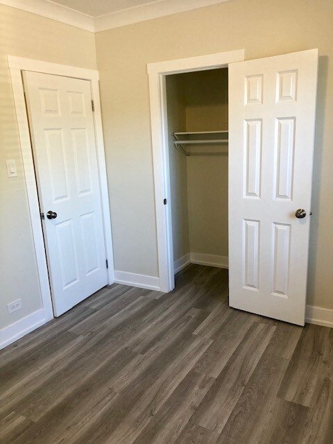 Building Photo - 1417 W Hutchinson St