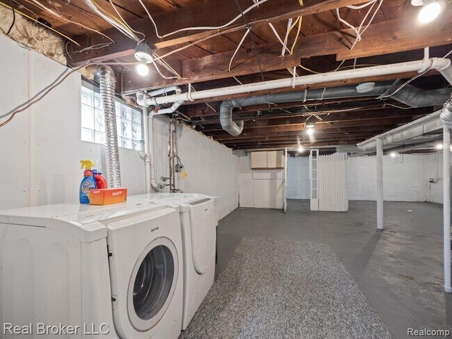 Building Photo - 1428 Bennaville Ave