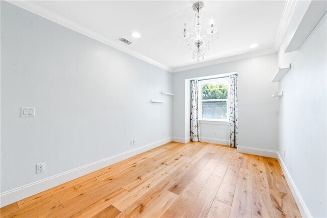 Building Photo - 308 7th St