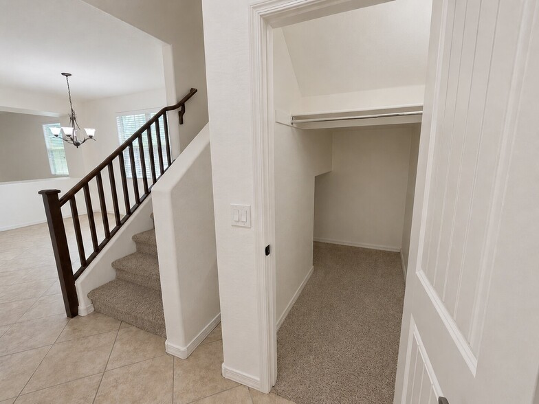 Building Photo - 1131 E Binner Dr