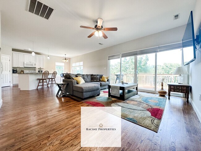 Building Photo - Fully furnished 2 bd/2 ba Condo with view of Lake Hartwell