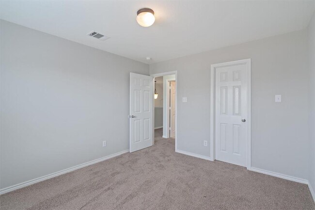 Building Photo - 2820 Mission Tejas Dr