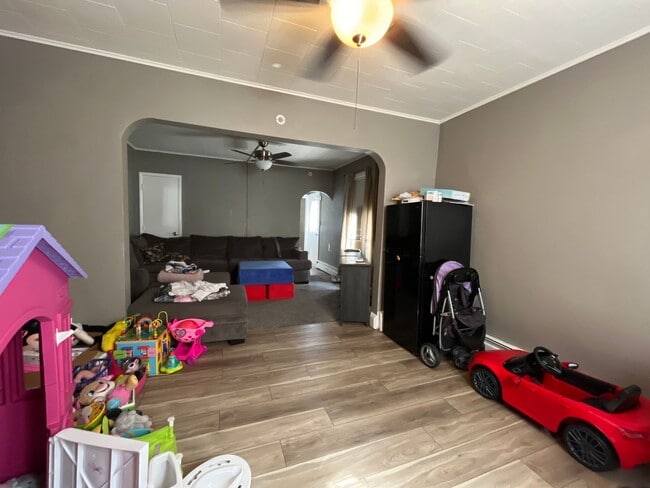 Building Photo - Well-maintained 3-bedroom home in Southsid...
