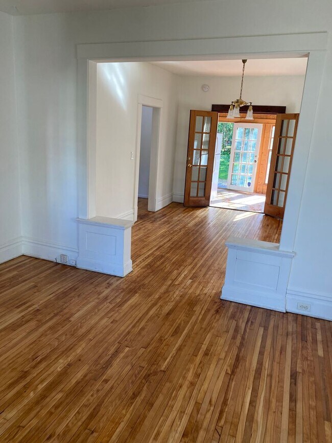 Building Photo - The Place to Be