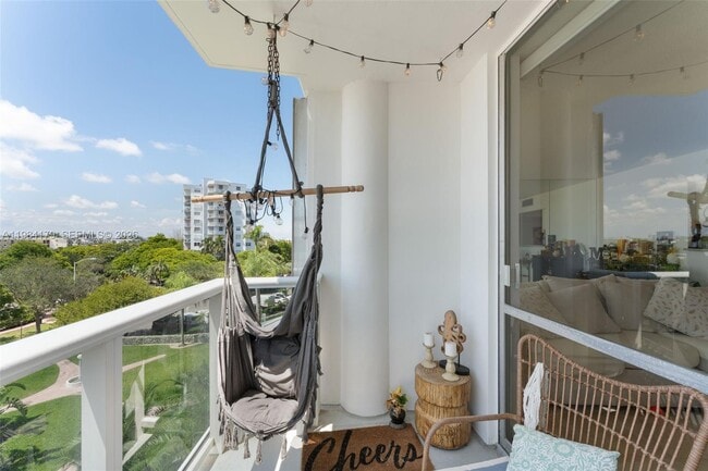 Building Photo - 900 Bay Dr