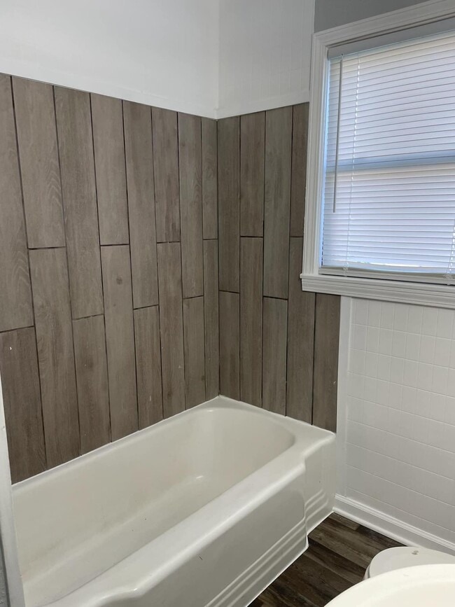 Building Photo - 708 Maxwell St NW