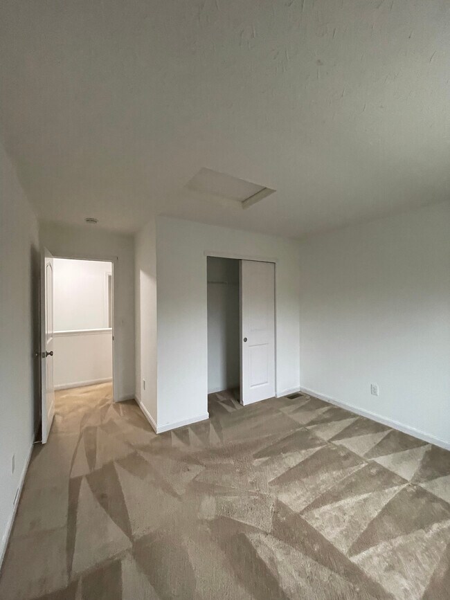 Building Photo - 1420 Bellow Falls Pl