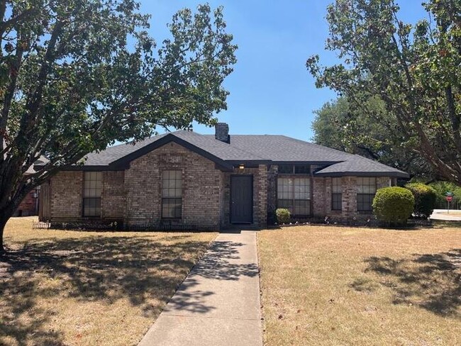 Primary Photo - 4 bedroom! Corner lot, Desoto isd !