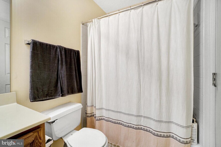 Building Photo - 6212 Adelay Ct W