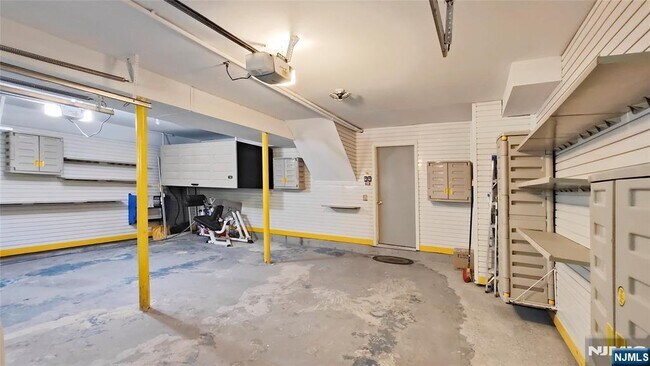 Building Photo - 281 Kinnelon Rd