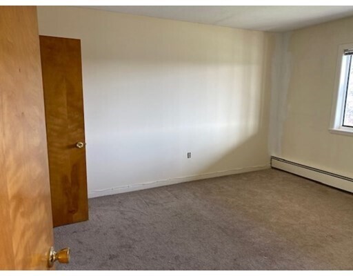 Building Photo - 5 Lakeview Gardens