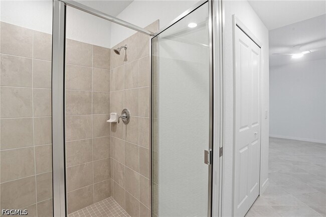 Building Photo - 15375 Grn Acrs Ave