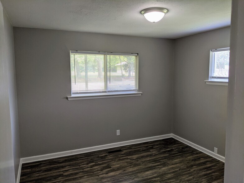Building Photo - 4812 Eula Cir