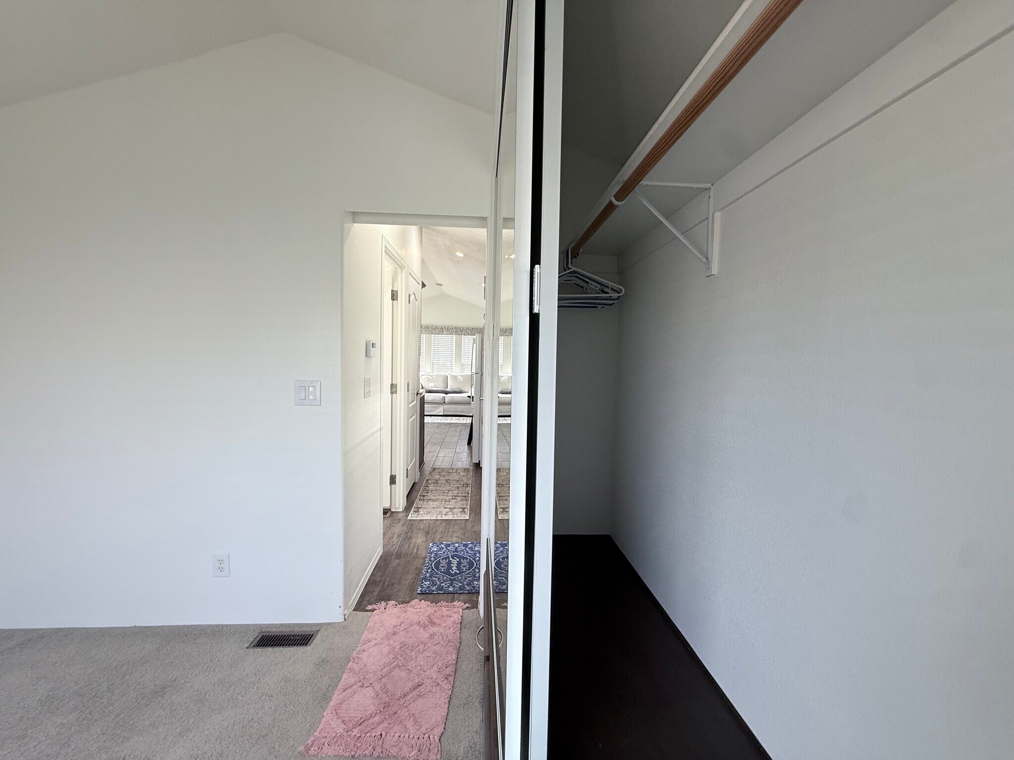 Building Photo - 925 N Plaza Dr