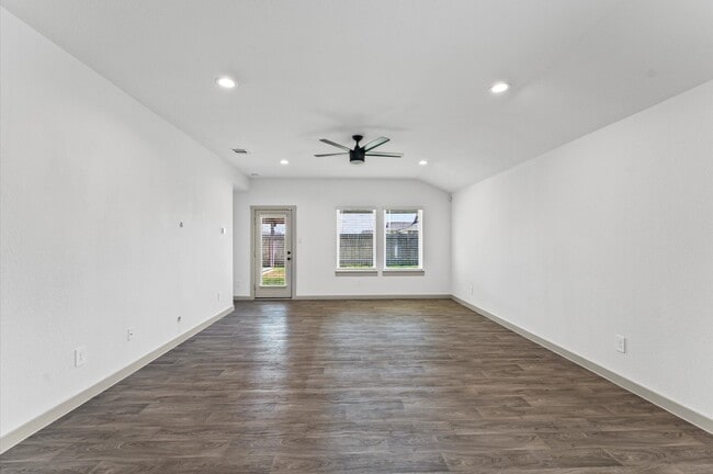 Building Photo - 14706 Sweetwater Dr