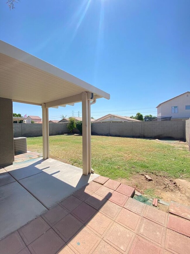 Building Photo - COMING SOON! Spacious 3 Bed 2 Bath home in...