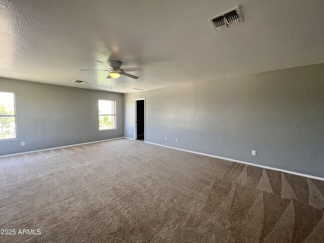 Building Photo - 46184 W Dutchman Dr