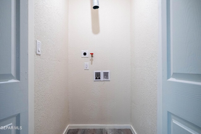 Building Photo - 3418 Yandell Dr