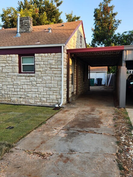 Covered parking - 3140 NW 27th St