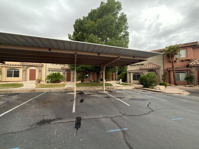 Building Photo - CHARMING TOWNHOME FOR RENT IN ST. GEORGE!