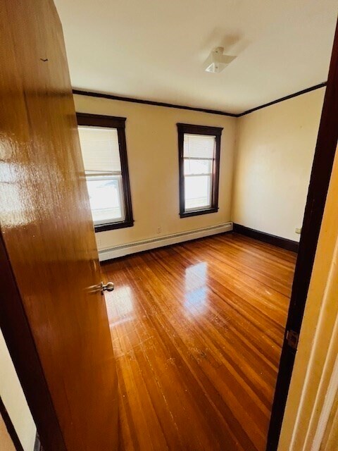 Building Photo - 318 Sutton St