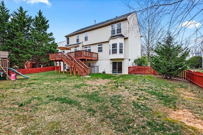 Building Photo - Beautiful 5-bedroom home close to VRE, I-95, shopping and much more!