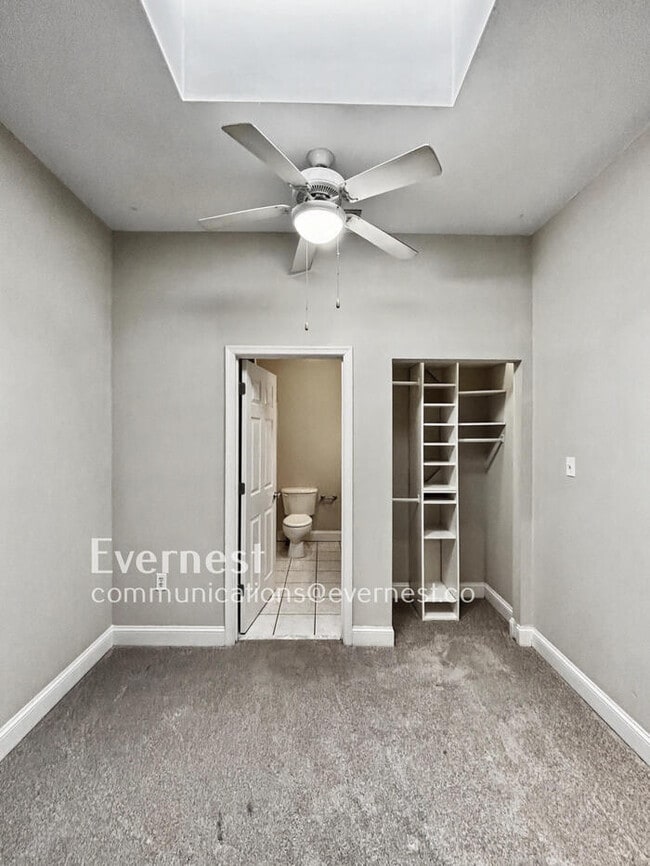 Building Photo - 2418 E Franklin St