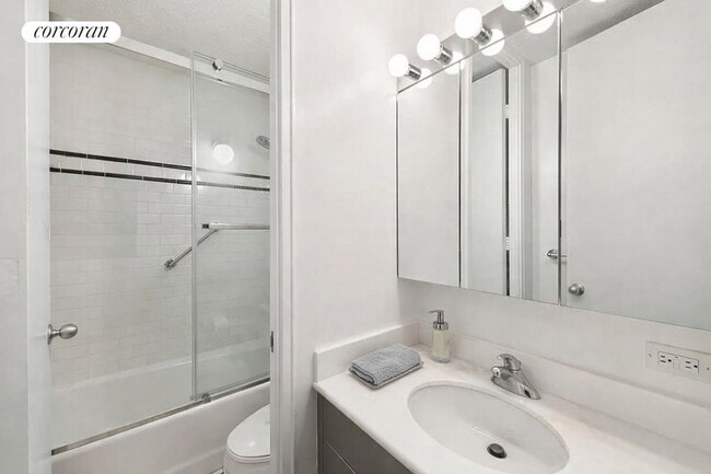 Building Photo - 300 E 40th St