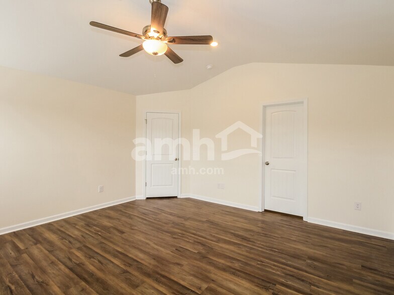 Building Photo - 1393 John Swann St