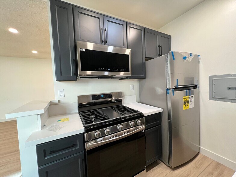 Building Photo - 12737 Matteson Ave