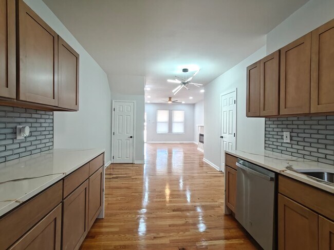 Building Photo - 344 N Redfield St