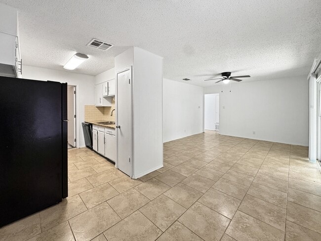 Building Photo - 7510 Old Spanish Trail