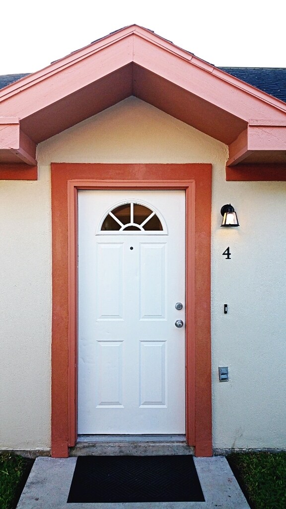 Building Photo - 1900 W Douglas St