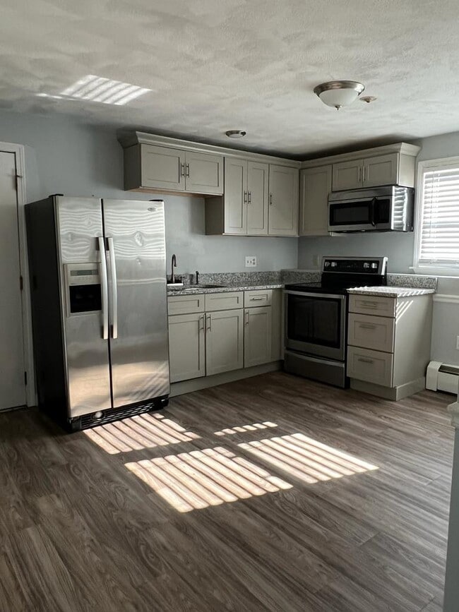 Building Photo - 422 Smithfield Ave