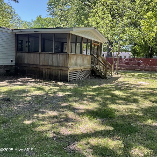 Building Photo - 162 Ranchland Dr