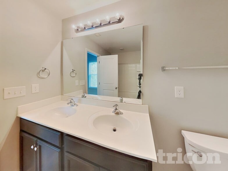 Building Photo - 4439 Oak Pointe Dr