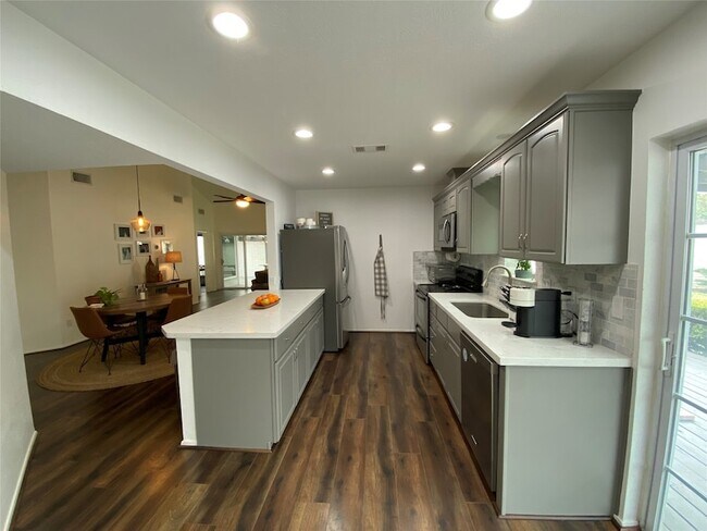 Building Photo - 8310 Spring Wind Dr