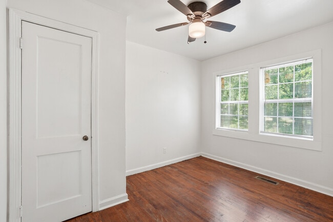 Building Photo - 517 11th Ct W
