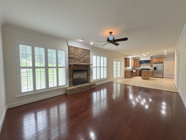 Building Photo - Spacious 4 Bed 5.5 Bath Home in Annandale,...