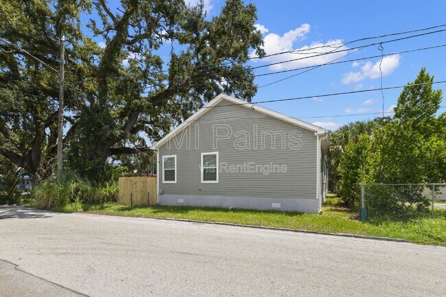 Building Photo - 1521 Preston St S