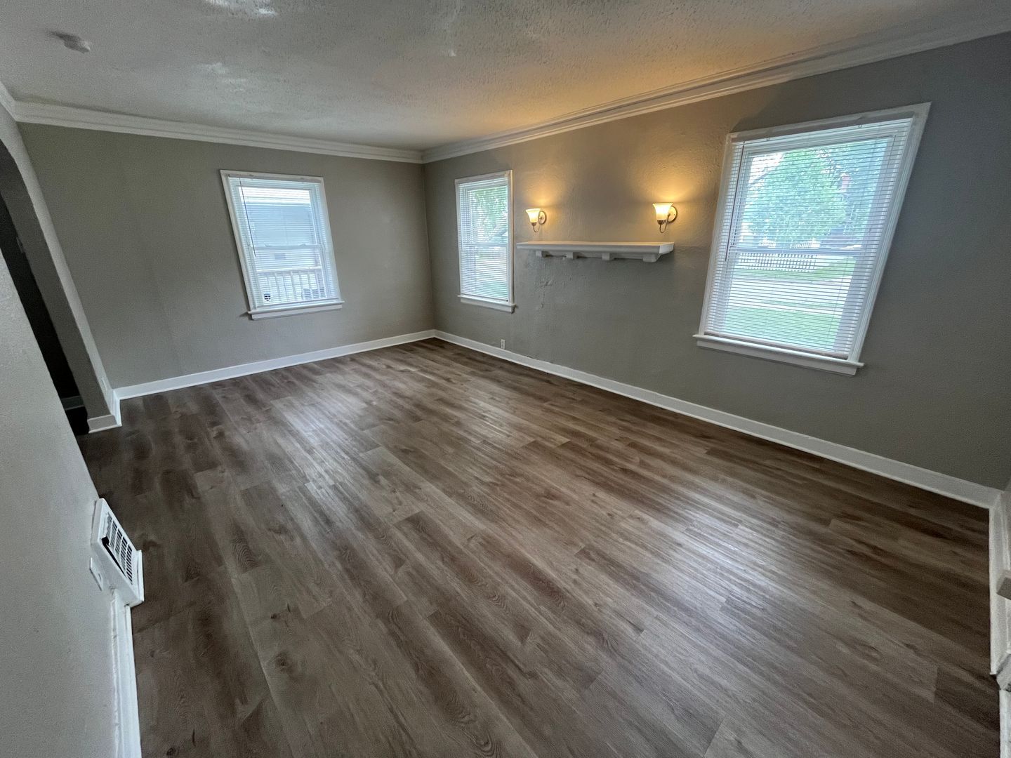 Building Photo - 6126 S Benton Ave